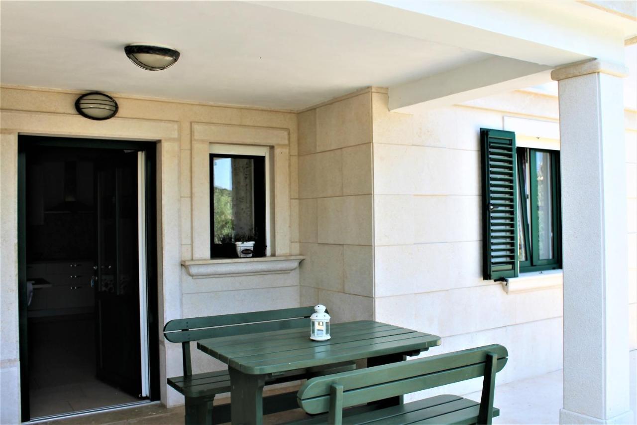 Apartmani Klaudija Valun Exterior foto