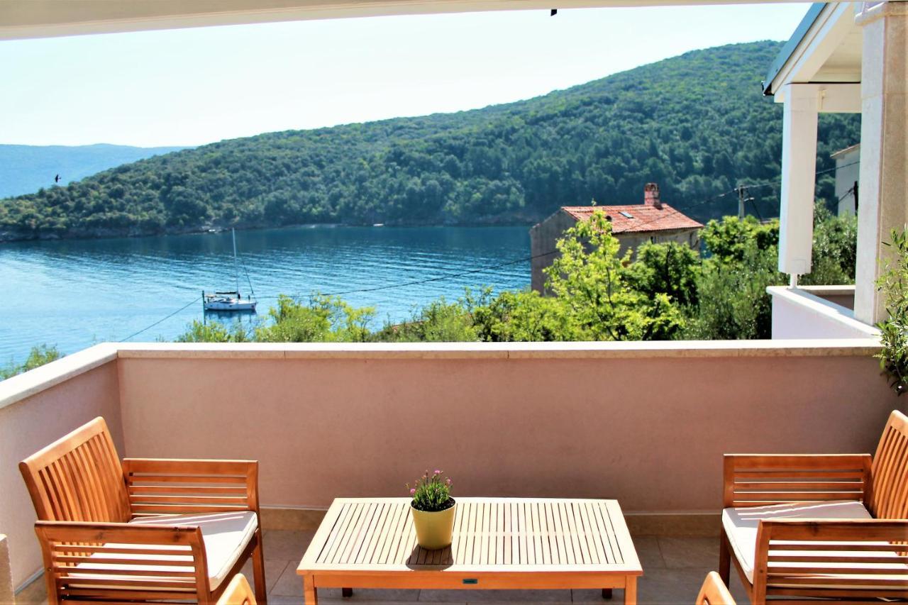 Apartmani Klaudija Valun Exterior foto