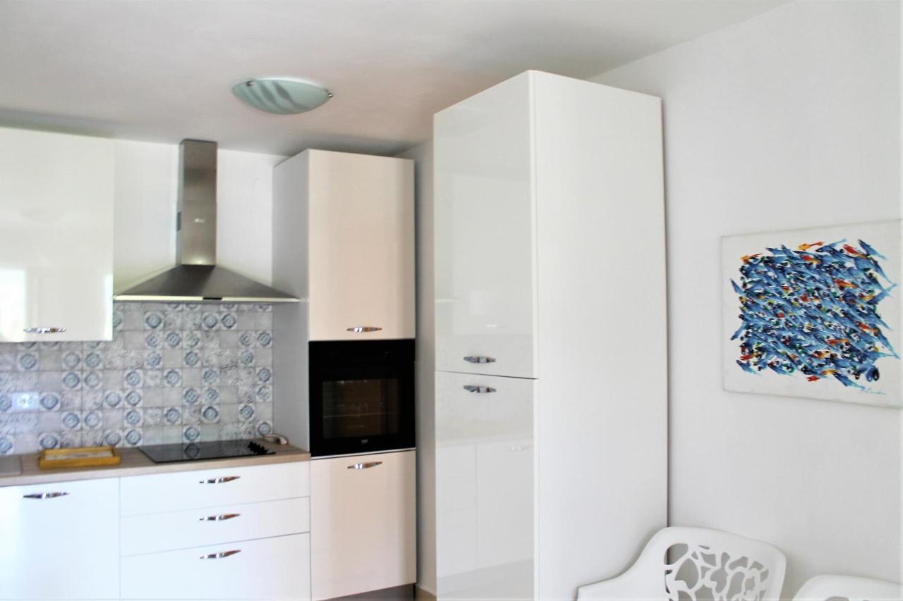 Apartmani Klaudija Valun Exterior foto
