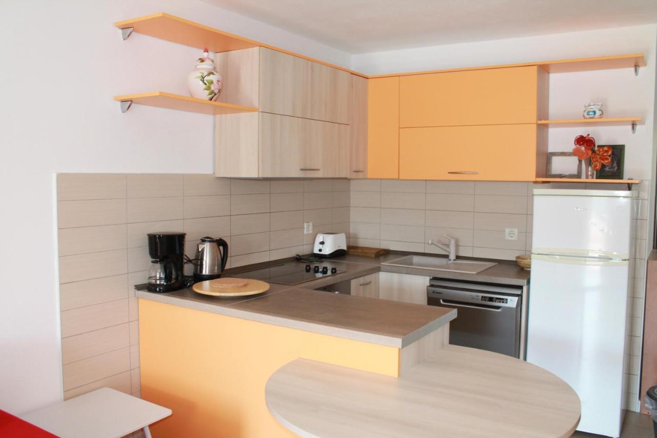 Apartmani Klaudija Valun Exterior foto