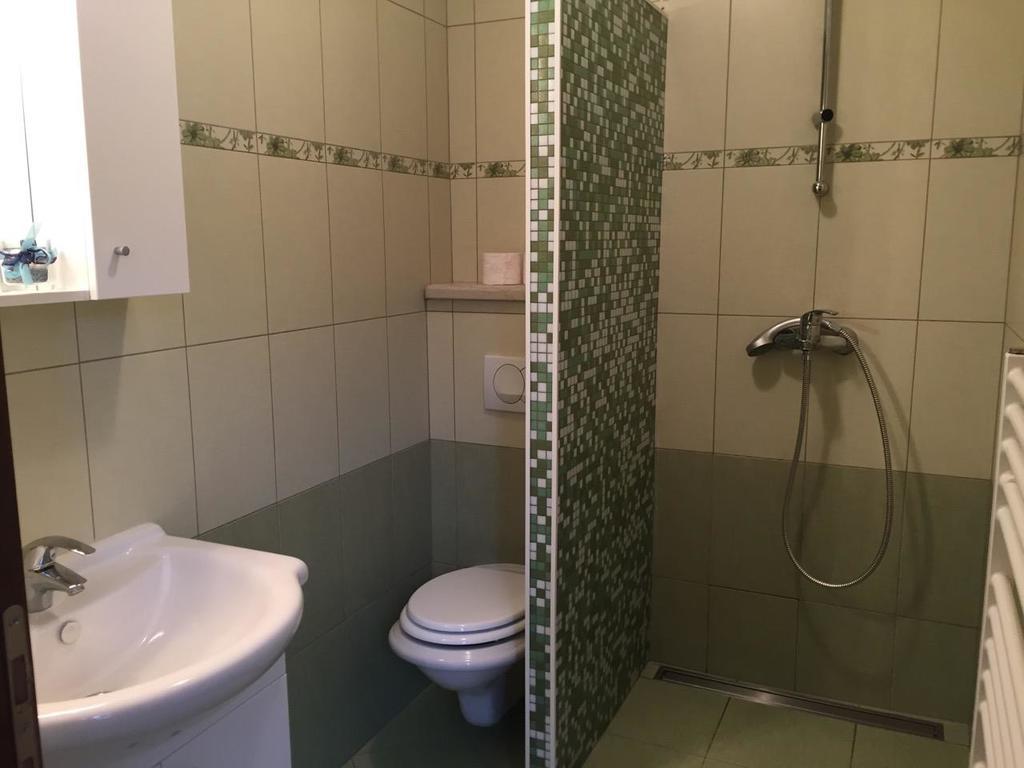 Apartmani Klaudija Valun Exterior foto